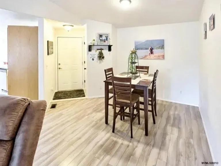 1307 Aqua St SE — Photo 4