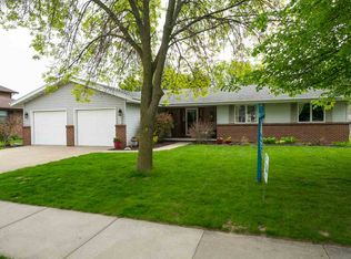 924 S Covenant Ln, Appleton, WI 54915