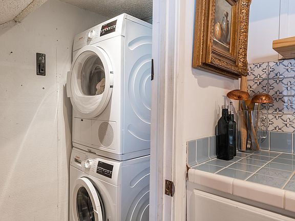 5th image of 2124 Burton Dr APT 118