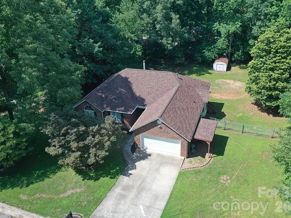 1035 E 24th St, Newton, NC 28658