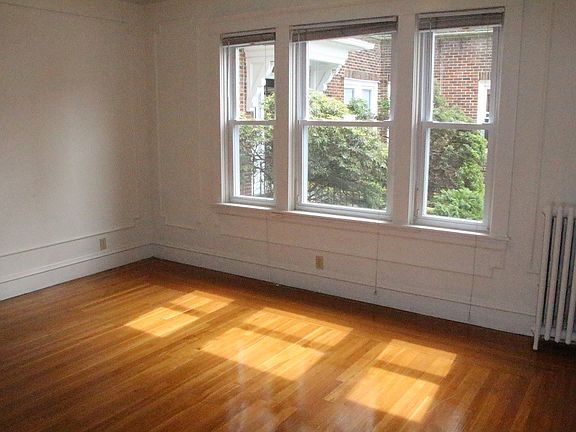 5th image of 107 Medway St APT 2