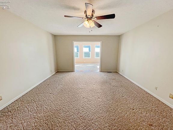 5th image of 450 S Autumnwood Dr