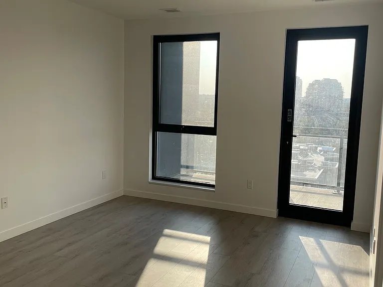 181 King St S #1009 — Photo 10