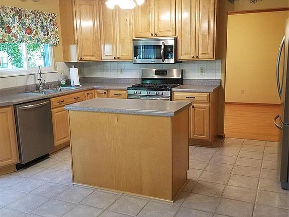3rd image of 4213 Meadowgreen Trails Dr