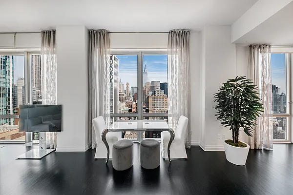 Rented by Global Realty Opportunities | media 28