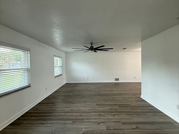 3rd image of 1809 Paradise Dr