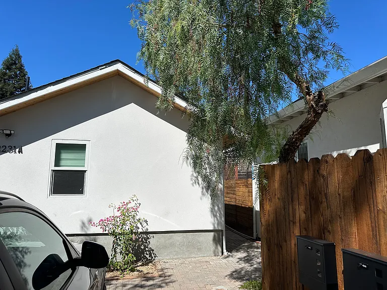 2231A Buena Vista Ave — Photo 2