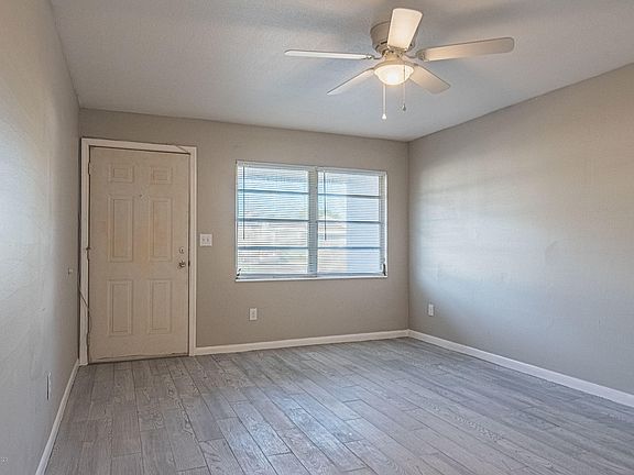 3rd image of 195 W Towne Pl