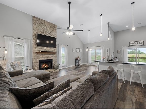 3rd image of 720 Jersey Dr