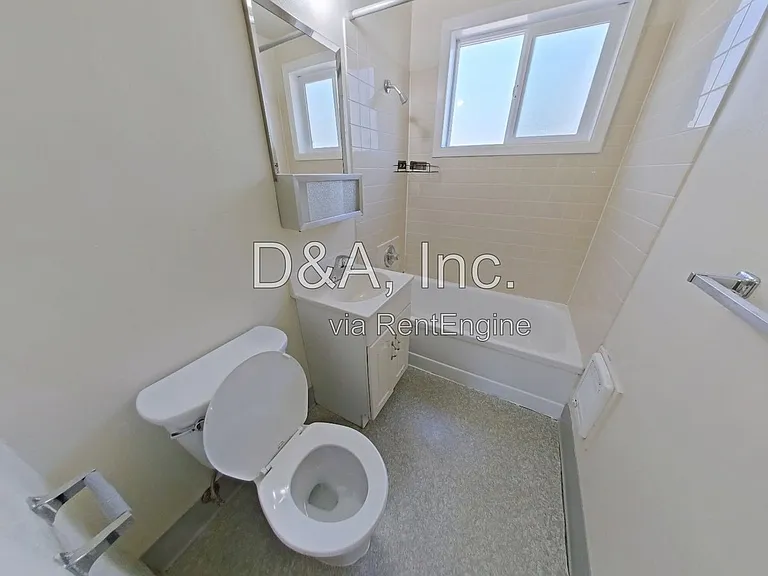 429 SW 9th St — Photo 7