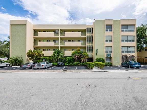 2nd image of 1201 SE 2nd Ct APT 302