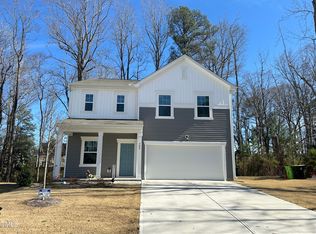 704 Mirror Pond Dr, Zebulon, NC 27597