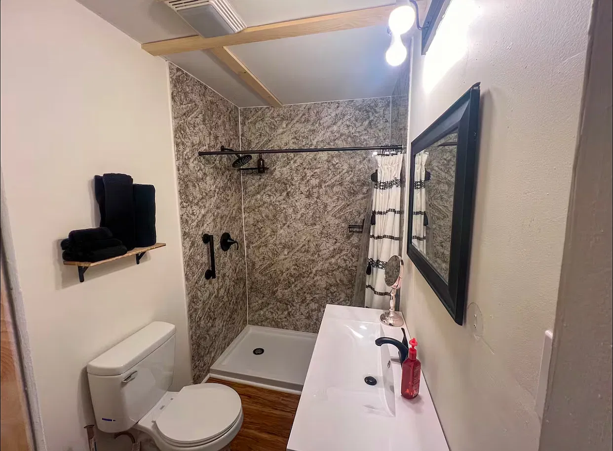 2 bed, 850 sqft, $1,600 — Photo 3