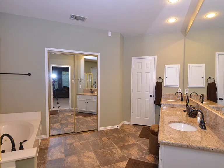 2412 Clearwood Ln — Photo 26