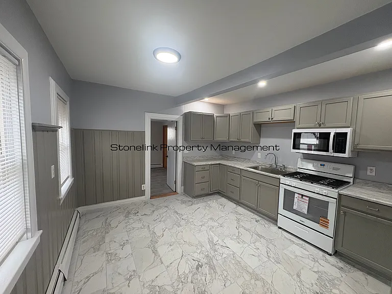 68 2nd Ave — Photo 5