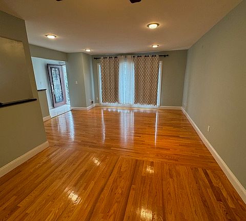 2nd image of 19 Cedarwood Ct Floor 1