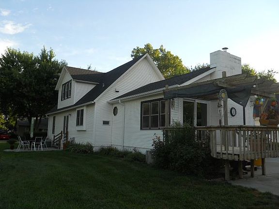 3rd image of 211 W Alexander St