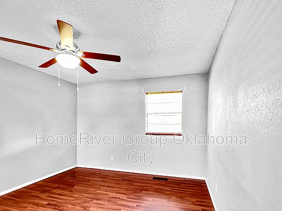 5th image of 1029 Cambridge Dr