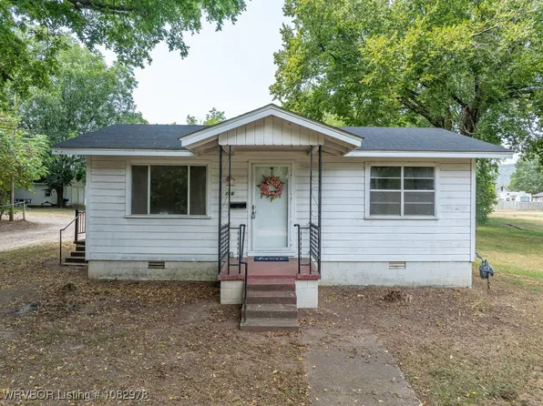 116 S Express St, Paris, AR 72855