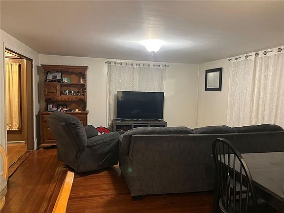 3rd image of 644 Elm St