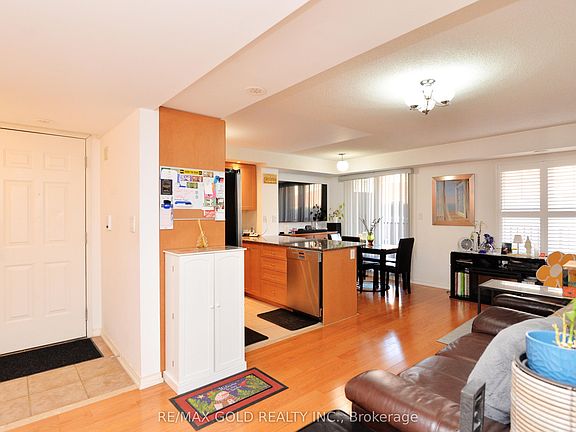 5th image of 671A Warden Ave #26
