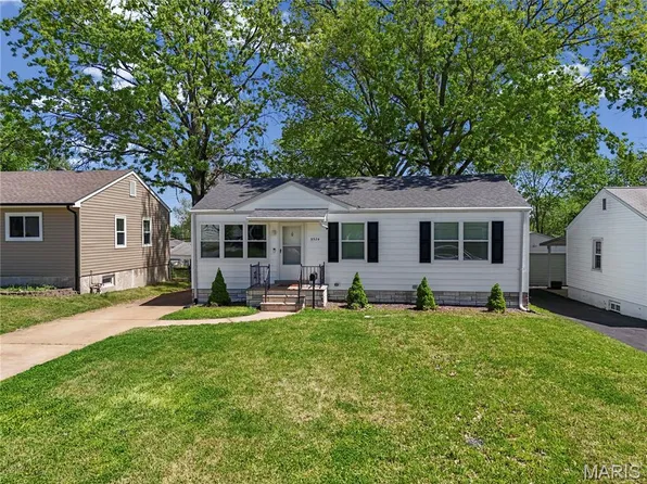 9524 Starboard Dr, Saint Louis, MO 63123