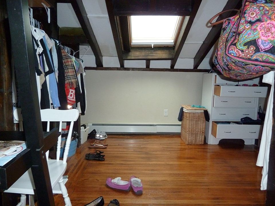 2nd image of 29 Gloucester St #4