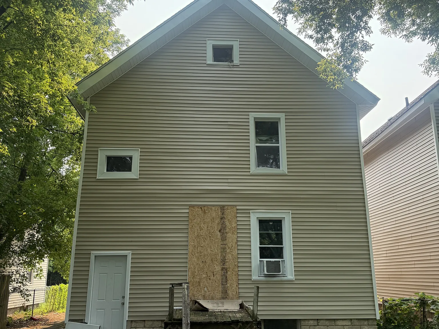 140-142 Kenmore Ave - 2 — Photo 2