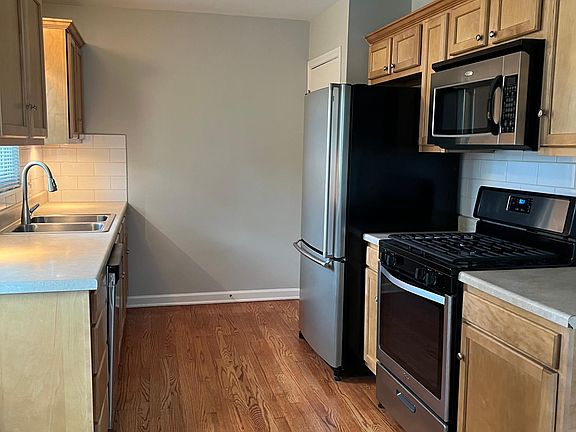 5th image of 1542 College Hill Dr