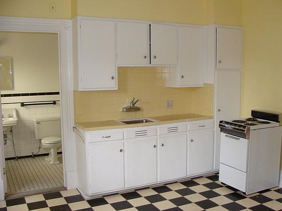 5th image of 834 W Huron St APT 4