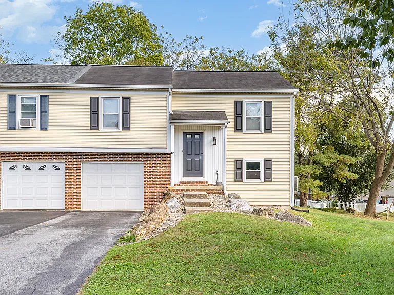 17 Branstock Ct — Photo 1