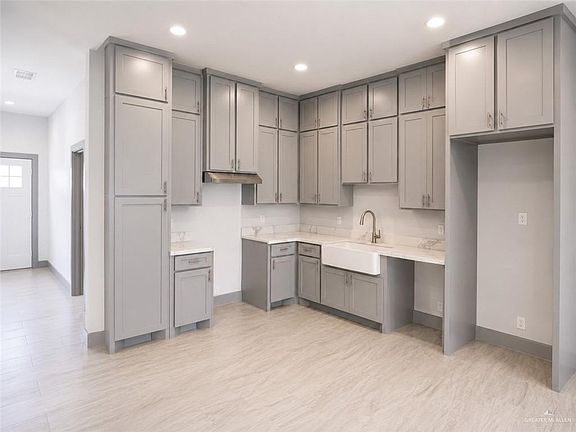 3rd image of 714 W 25th St