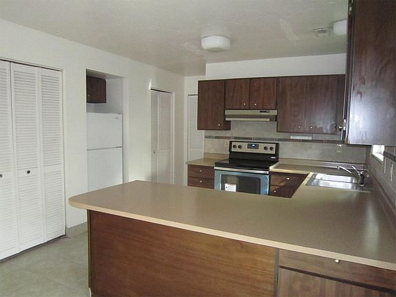 3rd image of 1341 E Hidden Creek Ct