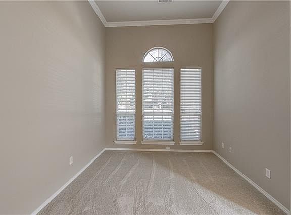 4th image of 6329 High Cliff Dr