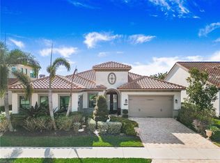9322 Glenforest Dr, Naples, FL 34120