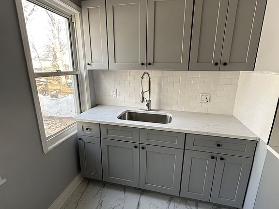 3rd image of 121 Thompson St Unit 2