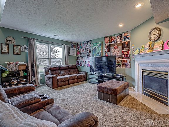3rd image of 930 E Branch Ct