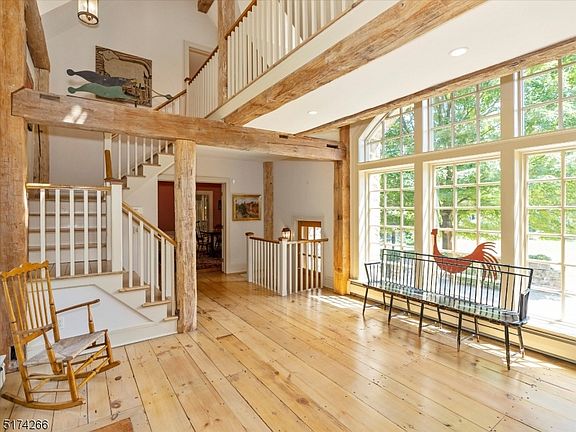3rd image of 30 Peachcroft Dr