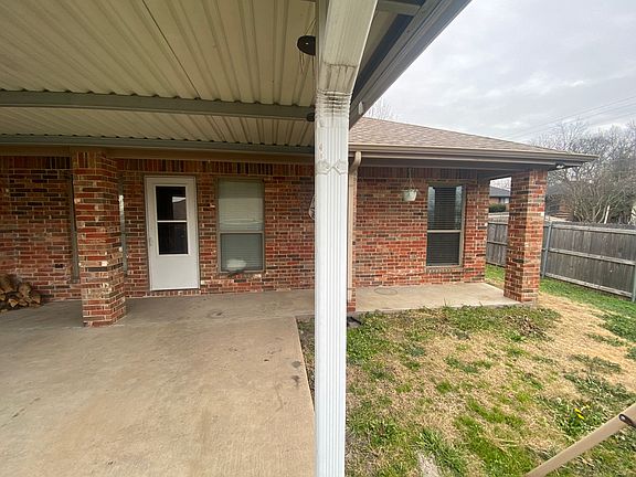 4th image of 501 Waterford St