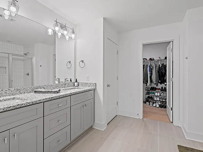 550 Markham St #4 — Photo 11
