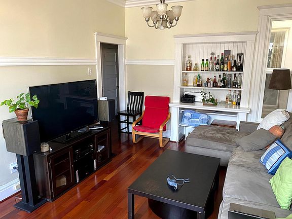 3rd image of 21 Woodward St