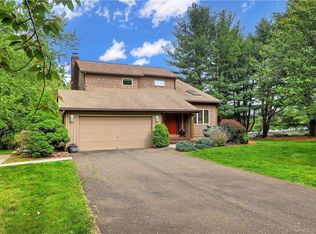 7 Cliffside Dr, Wallingford, CT 06492