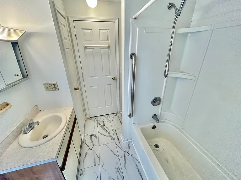 4B Pine Grove Ave — Photo 10