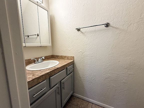 5th image of 3120 E Paradise Ln Unit 8