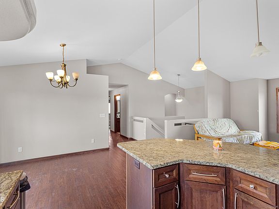 5th image of 1413 Shires Dr SE