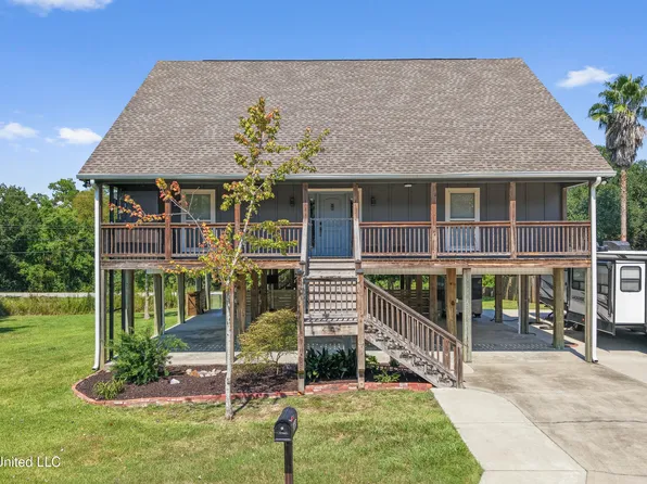 232 Hickey St, Waveland, MS 39576