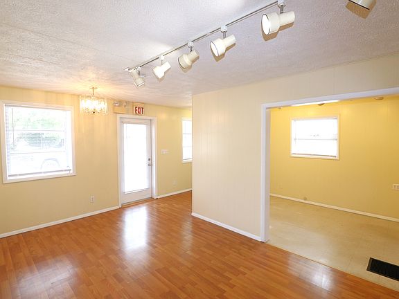 3rd image of 52 N Plum St
