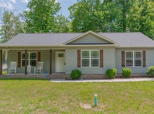 1 Lambeth Dr, Thomasville, NC 27360