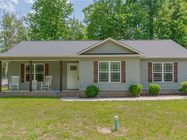 1 Lambeth Dr, Thomasville, NC 27360