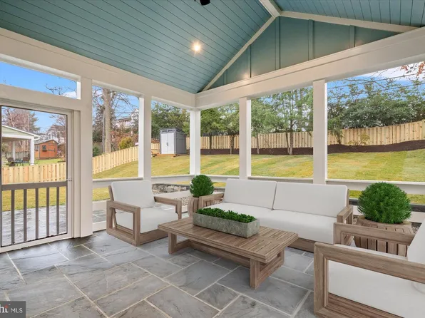 624 Pulman Pl, Alexandria, VA 22305